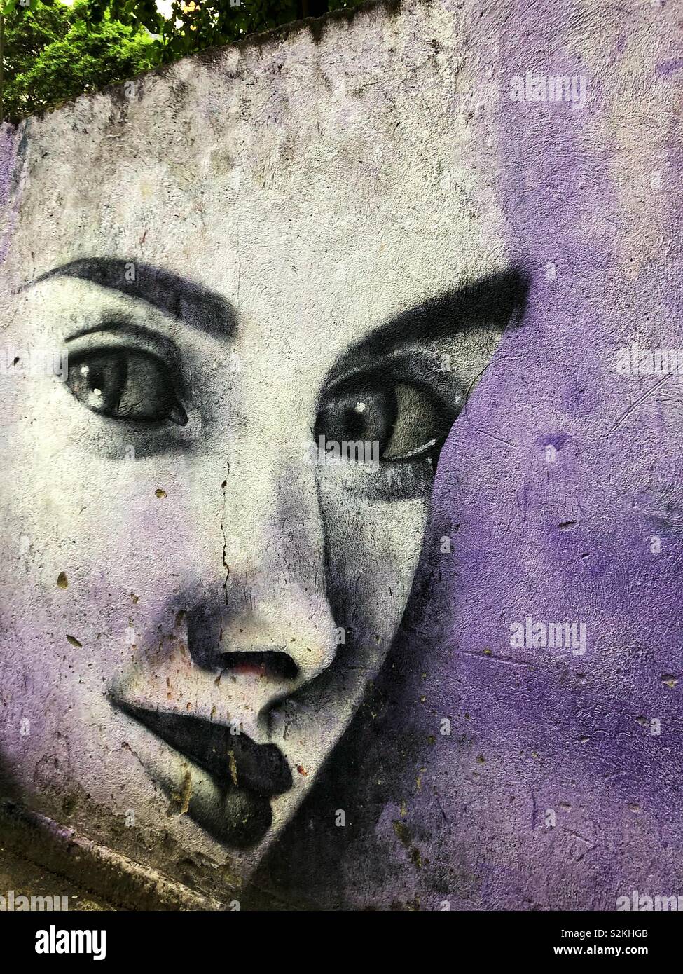 Urban Street Art in Rio de Janeiro, Brasilien. - Smartphone-aufgenommenes Stockfoto