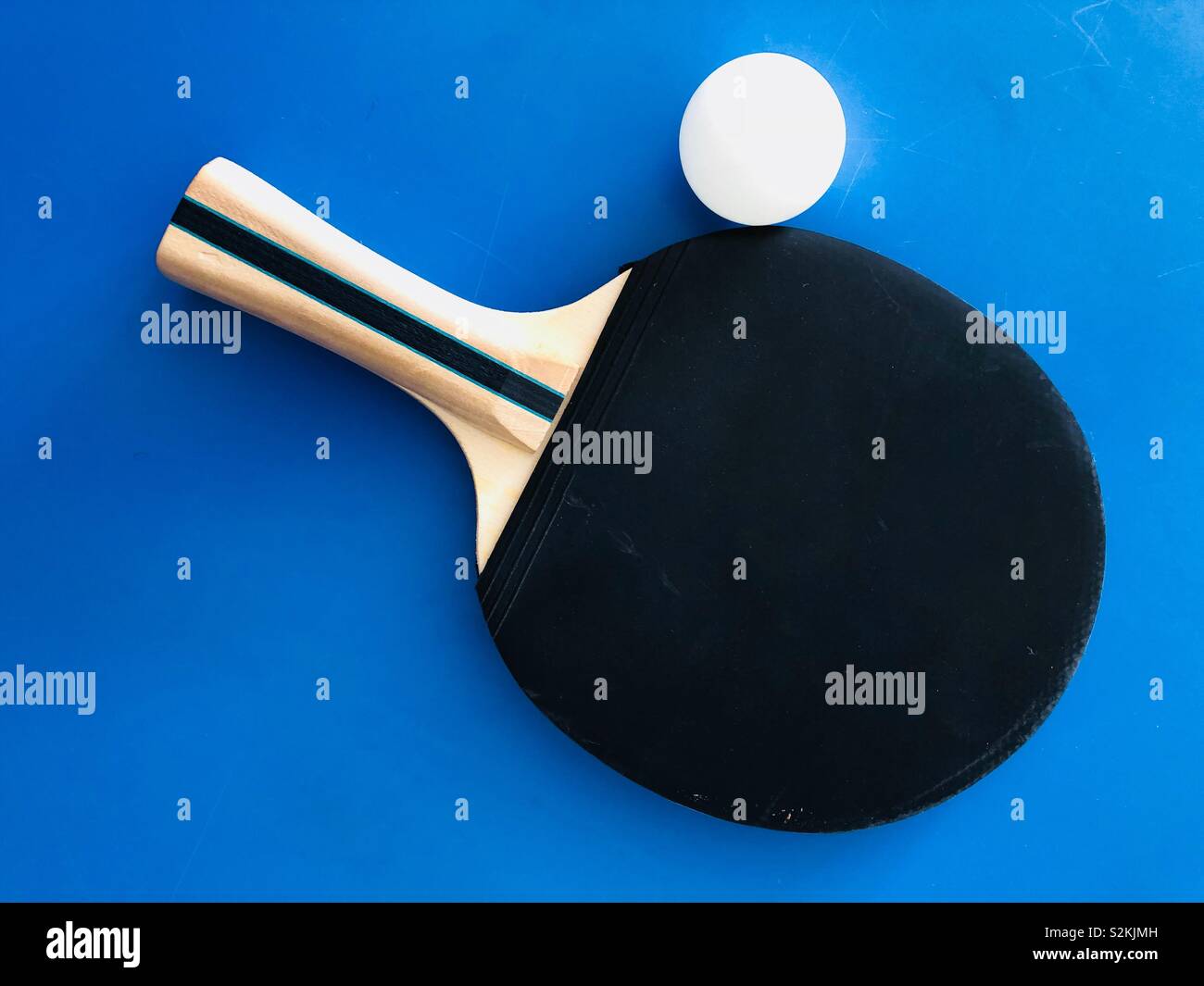Tischtennis Schläger und Ball Stockfoto