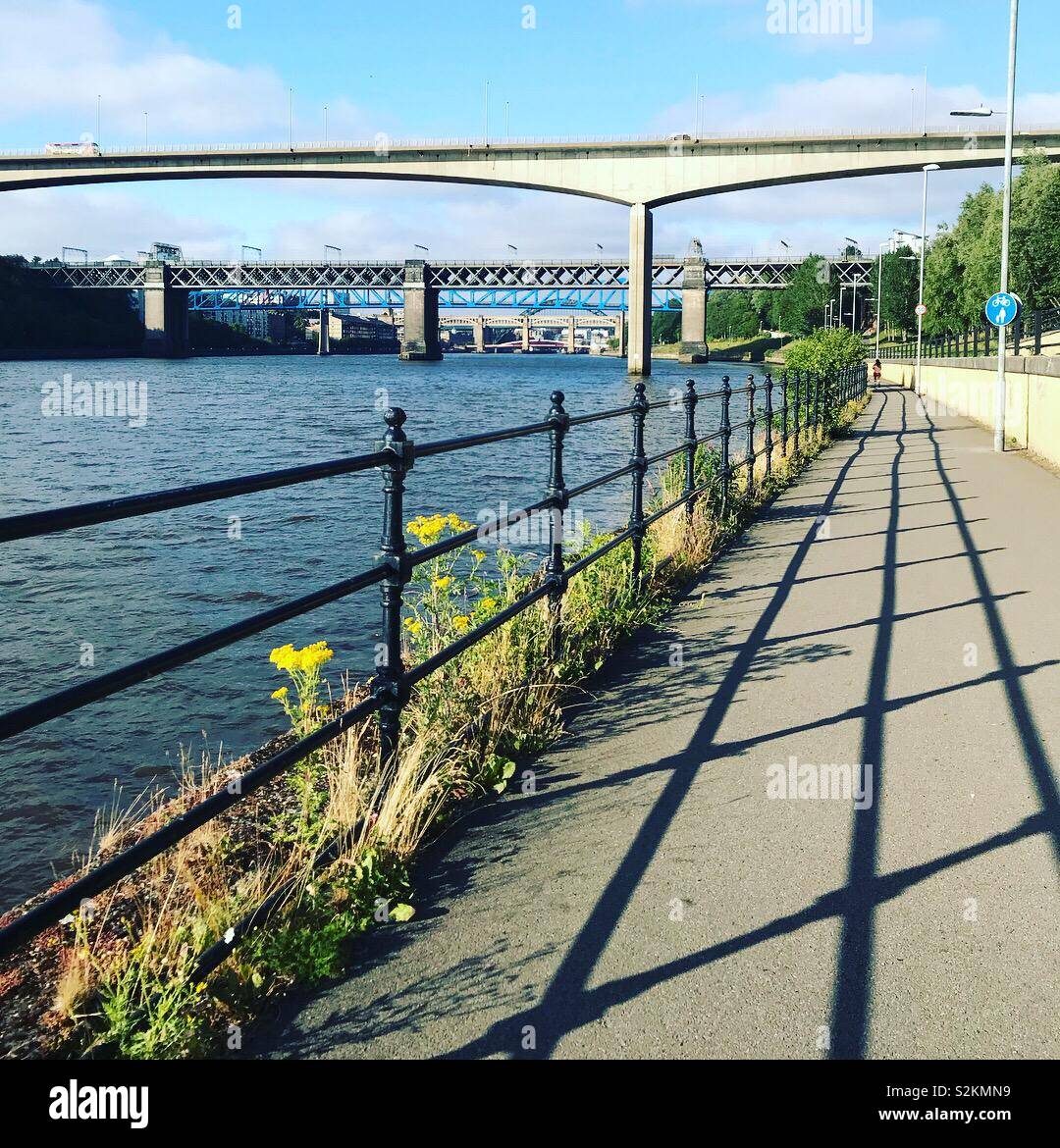 Viele der Brücken am Fluss Tyne crossing in Newcastle Stockfoto
