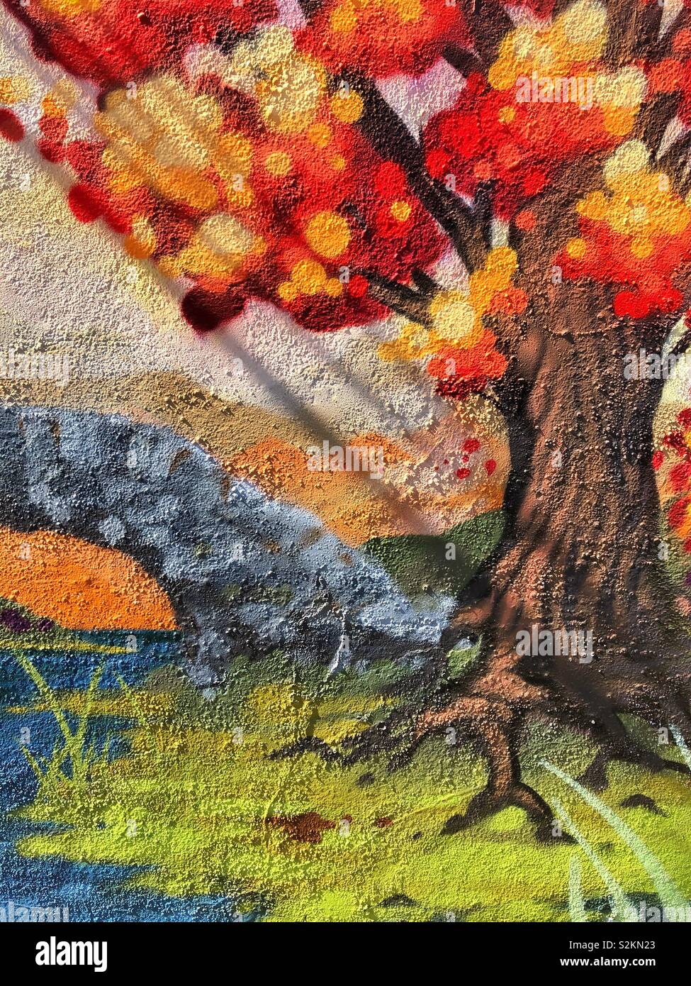 Wandbild auf der Wand einer Gasse in Yeovil, Somerset, England. - Smartphone-aufgenommenes Stockfoto