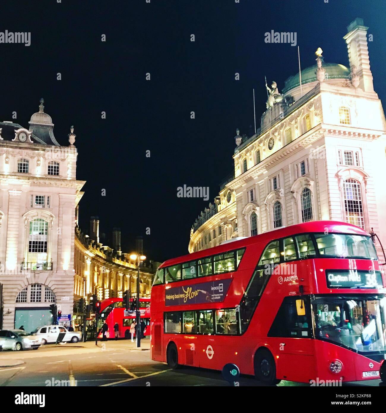 Red London Bus in Piccadilly Circus, London Stockfoto