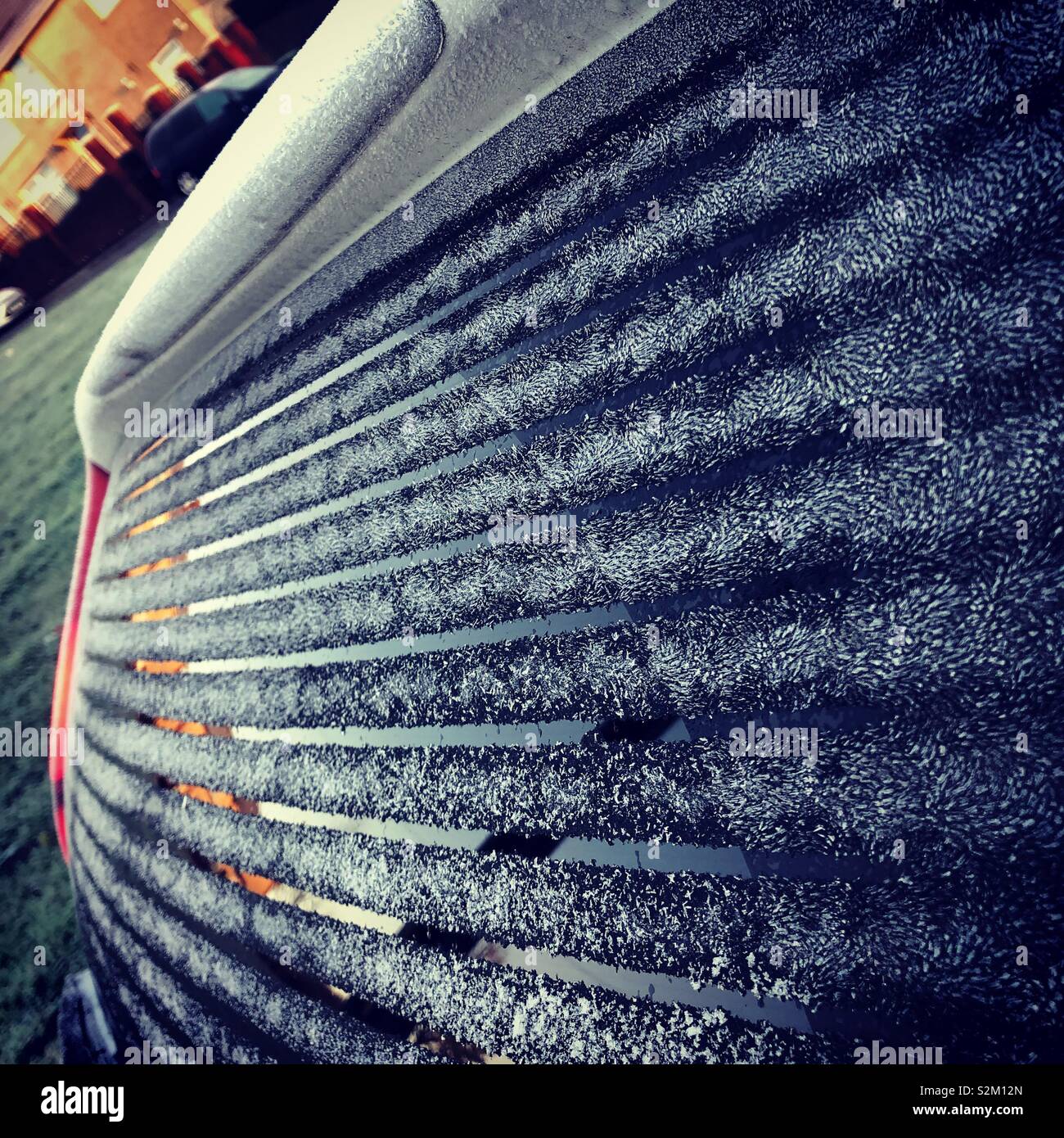 Abtauung auto Fenster an einem frostigen Morgen Stockfoto