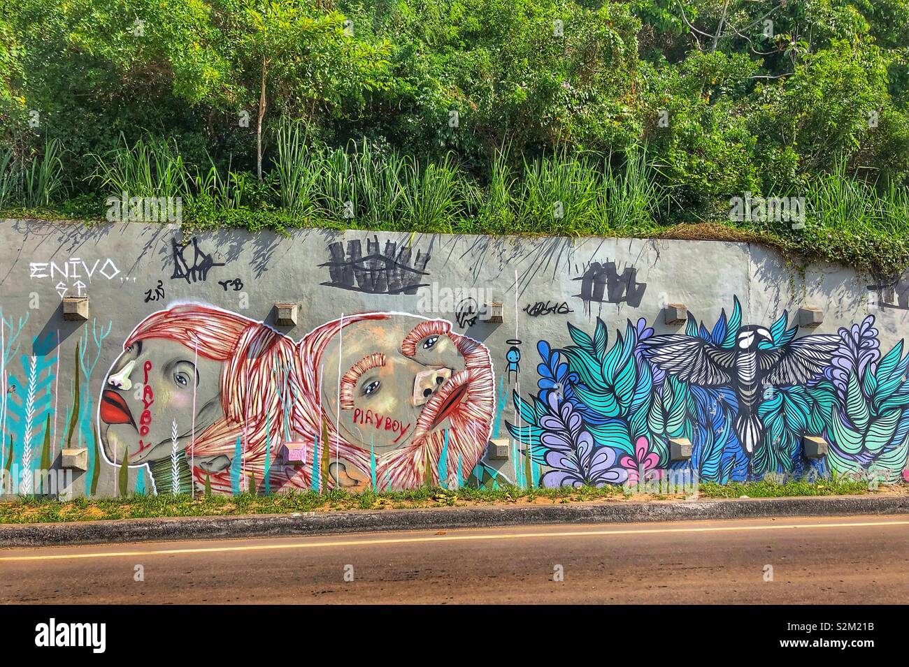 Am Straßenrand Urban Street Art in LeBlon, Rio de Janeiro, Brasilien. - Smartphone-aufgenommenes Stockfoto