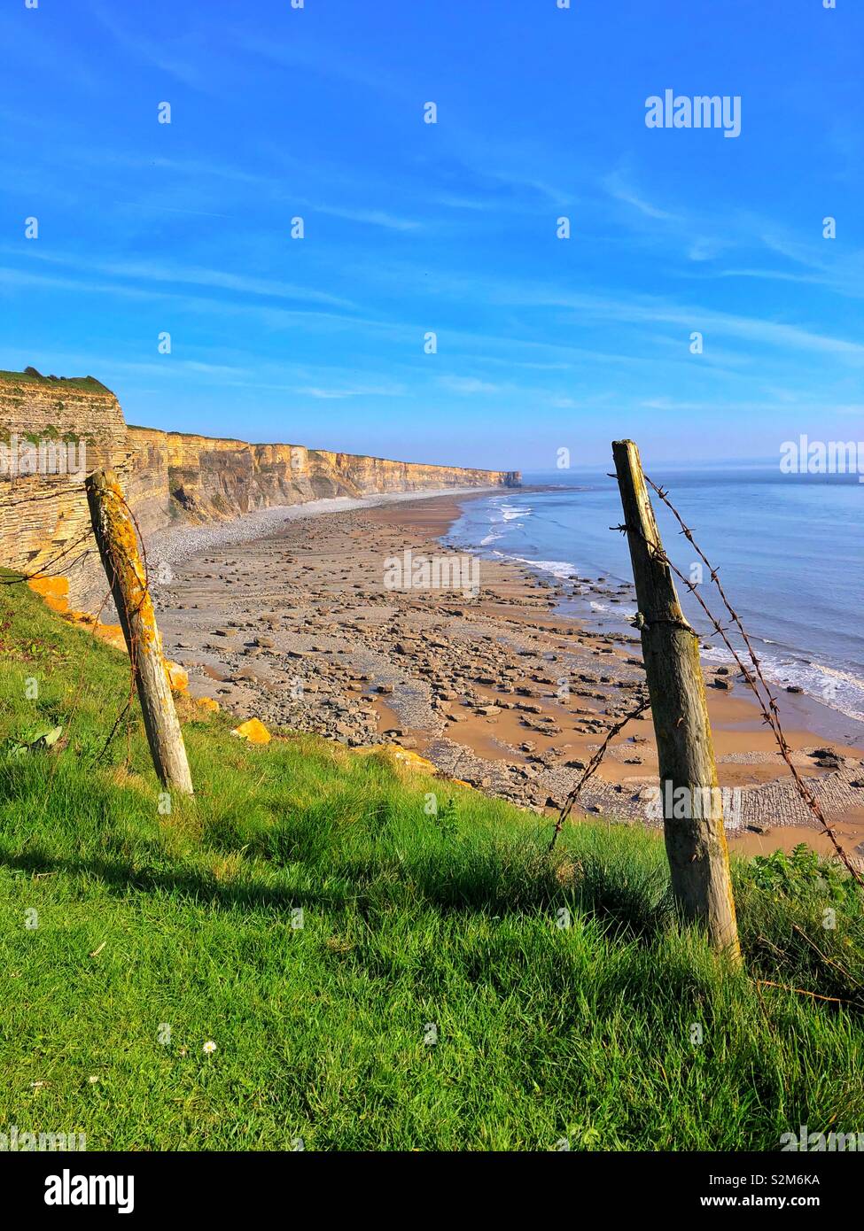 Glamorgan Heritage Coast Line von Monknash in Richtung Nash, April. Stockfoto