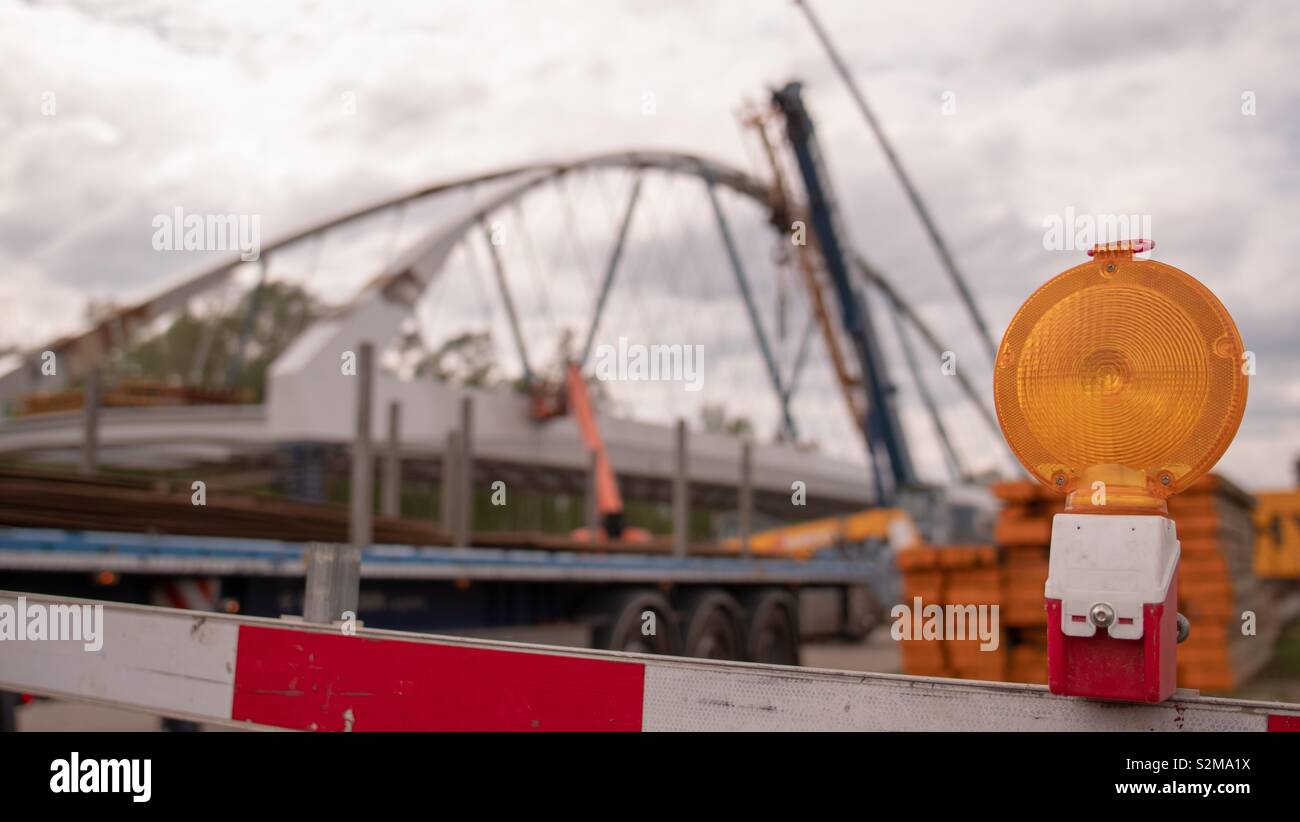 Bau einer neuen Brücke - Smartphone-aufgenommenes Stockfoto