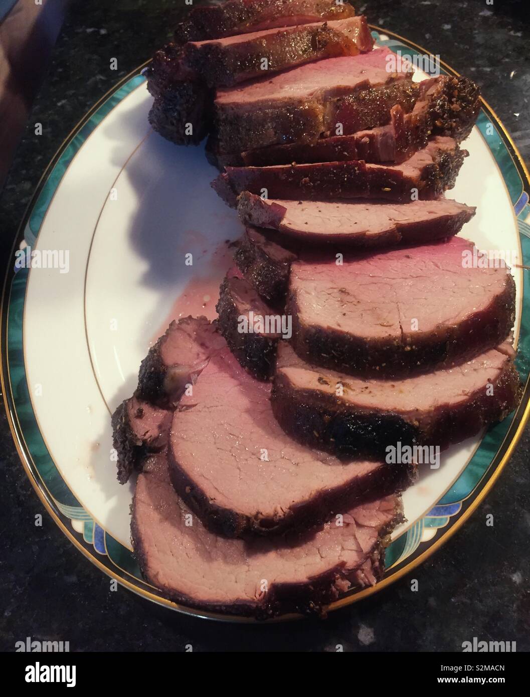 Nahaufnahme von einer Platte von diesem Licht Rinderfilet Braten, USA Stockfoto
