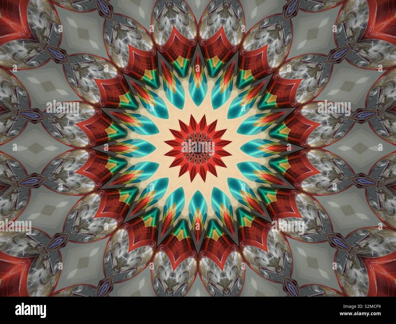 Kaleidoskop Abstract erstellt auf der Basis von Cannabis Dosen in einem Amsterdam Schaufenster. April 2019. - Smartphone-aufgenommenes Stockfoto