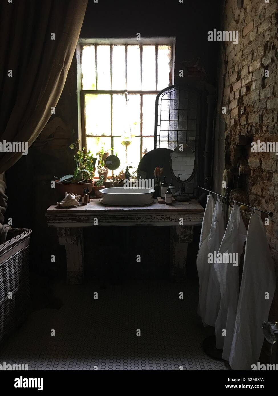 Antikes Waschbecken Stockfotos & Antikes Waschbecken Bilder - Alamy