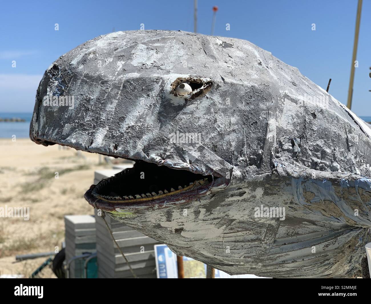 Papiermache Wal - Smartphone-aufgenommenes Stockfoto