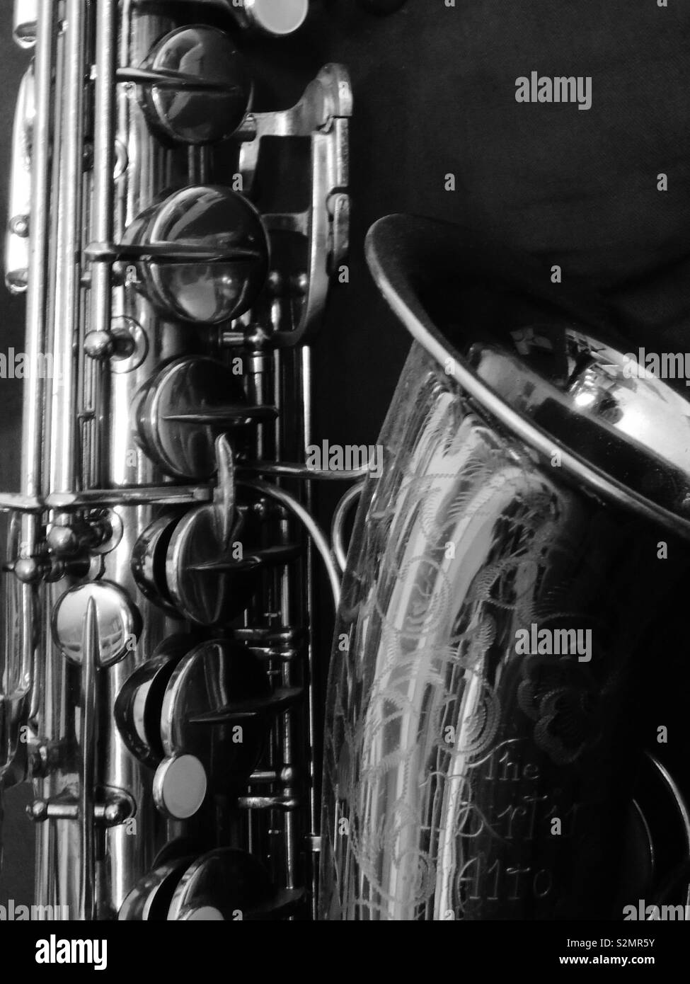 Alt Saxophon in Schwarzweiß Stockfoto