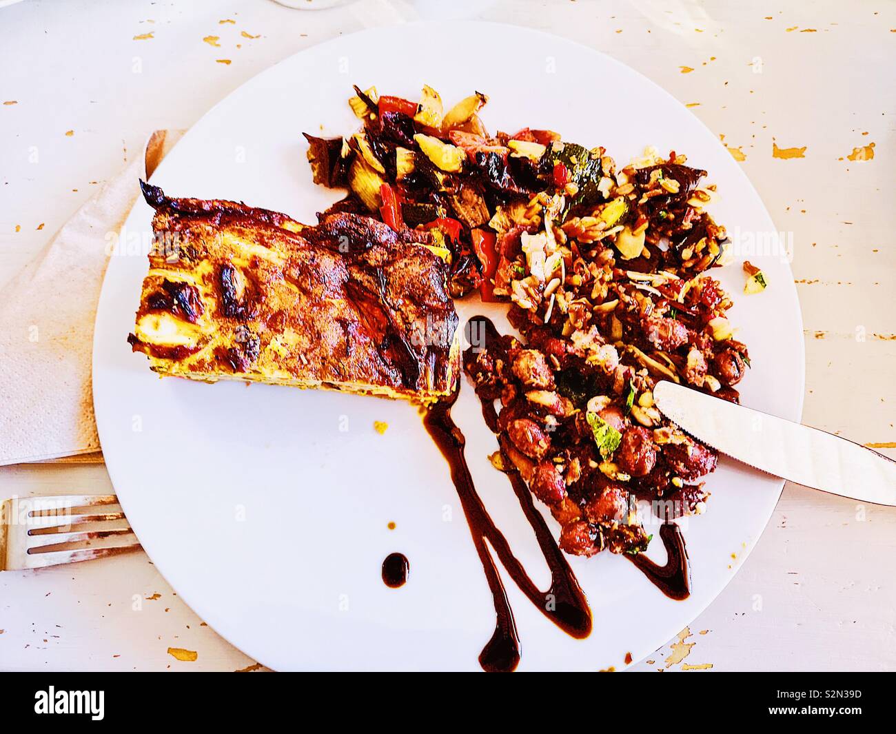 Tortilla mit dem Nahen Osten Salate - Smartphone-aufgenommenes Stockfoto