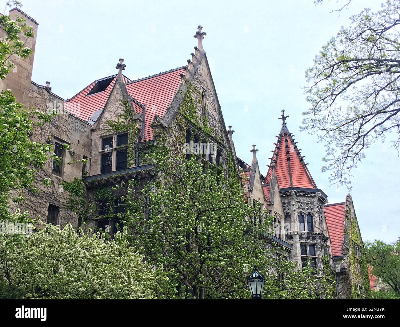 An der Universität Chicago Chemie Schule Gebäude im romanischen gotischen Baustil. Stockfoto