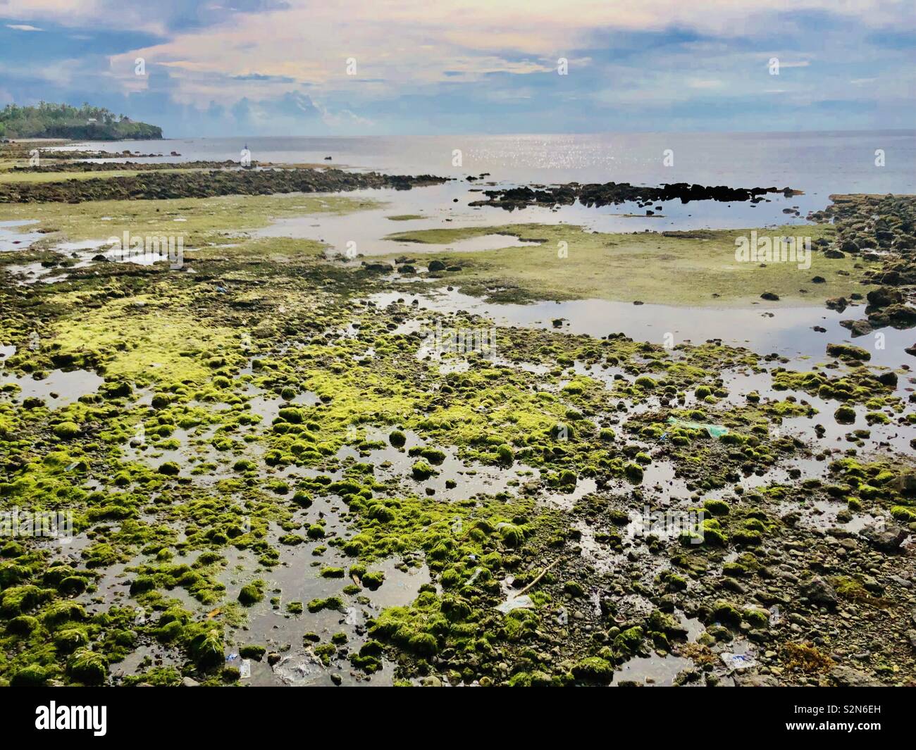 Küstenregion der Libertad-Gimaylan in Misamis Occidental, Philippinen. - Smartphone-aufgenommenes Stockfoto