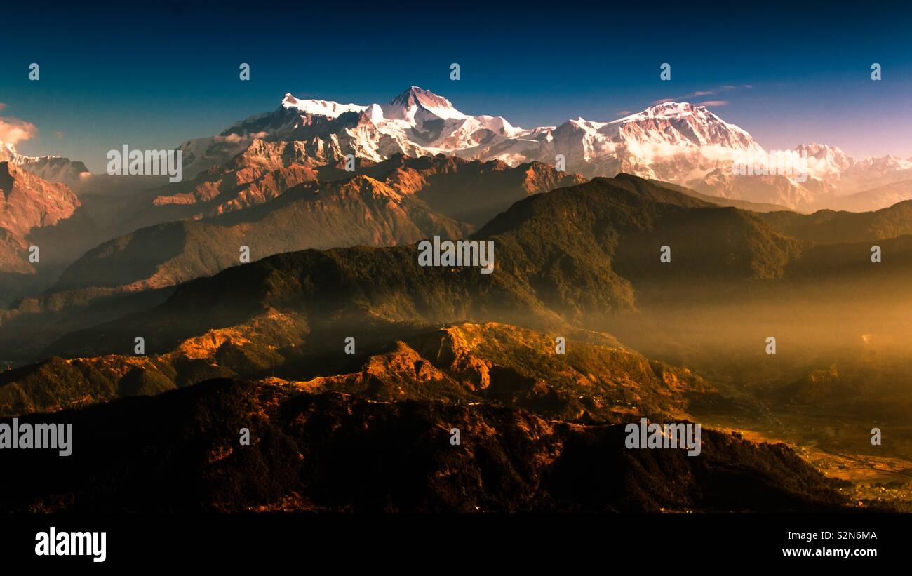 Schicht von Shining Annapurna Bergkette Erfassen von Pokhara, Nepal Stockfoto