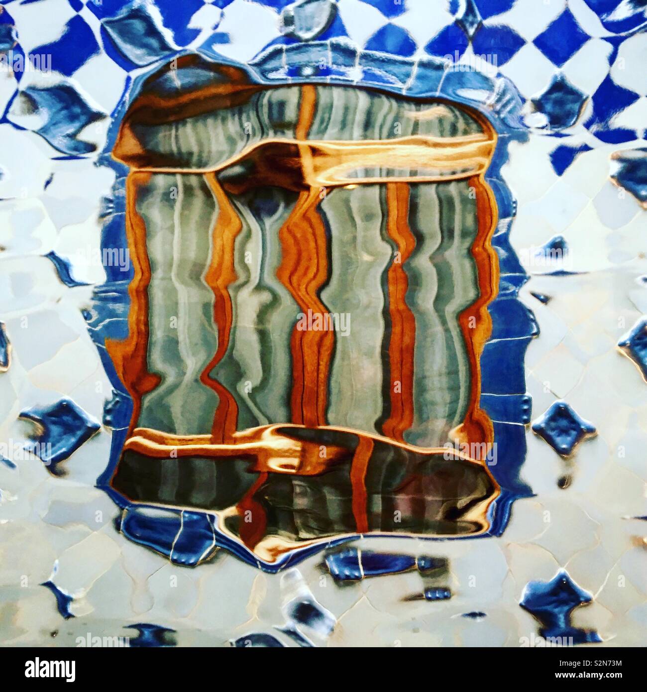 Verzerrtes Bild von Antoni Gaudis Casa Battlo in Barcelona Spanien Stockfoto