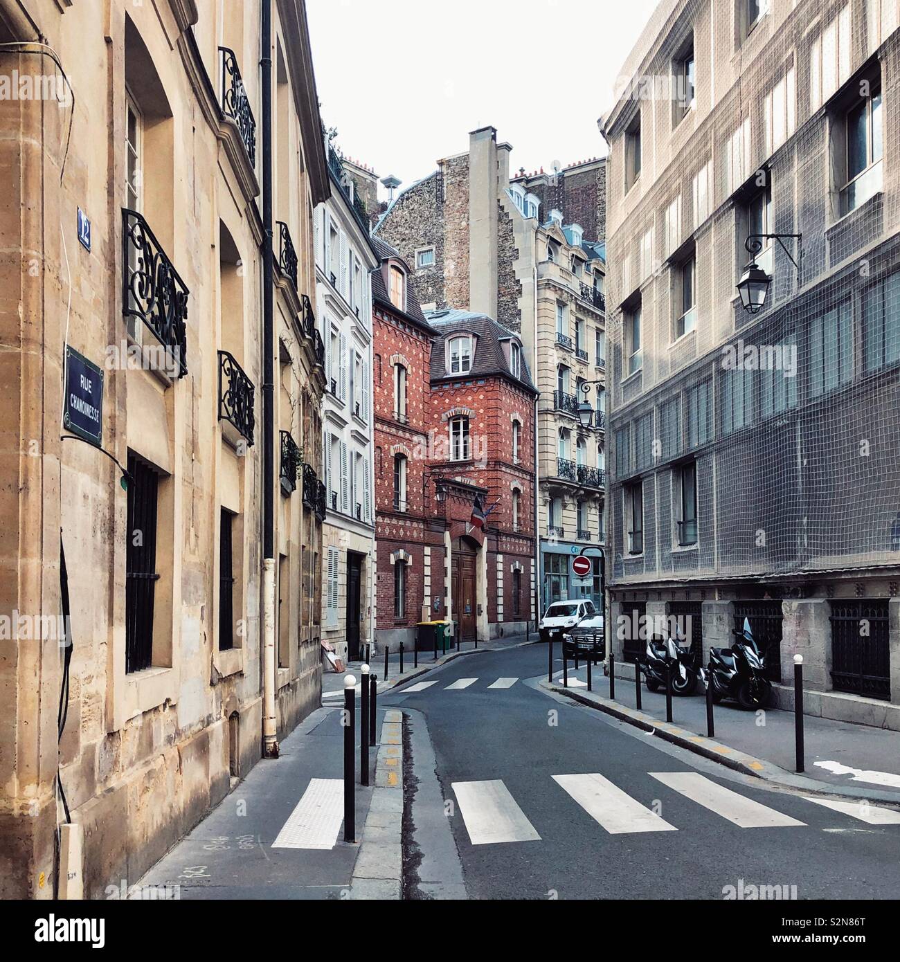 Paris-Straße - Smartphone-aufgenommenes Stockfoto