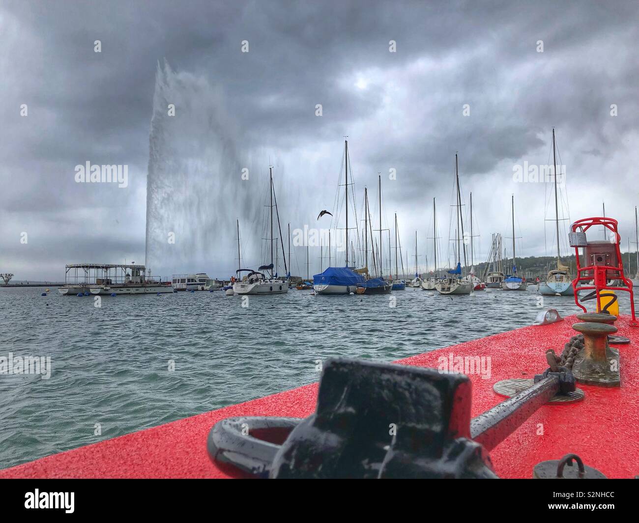 Genfer Wasserfontäne Jet d'Eaux, Schweiz - Smartphone-aufgenommenes Stockfoto