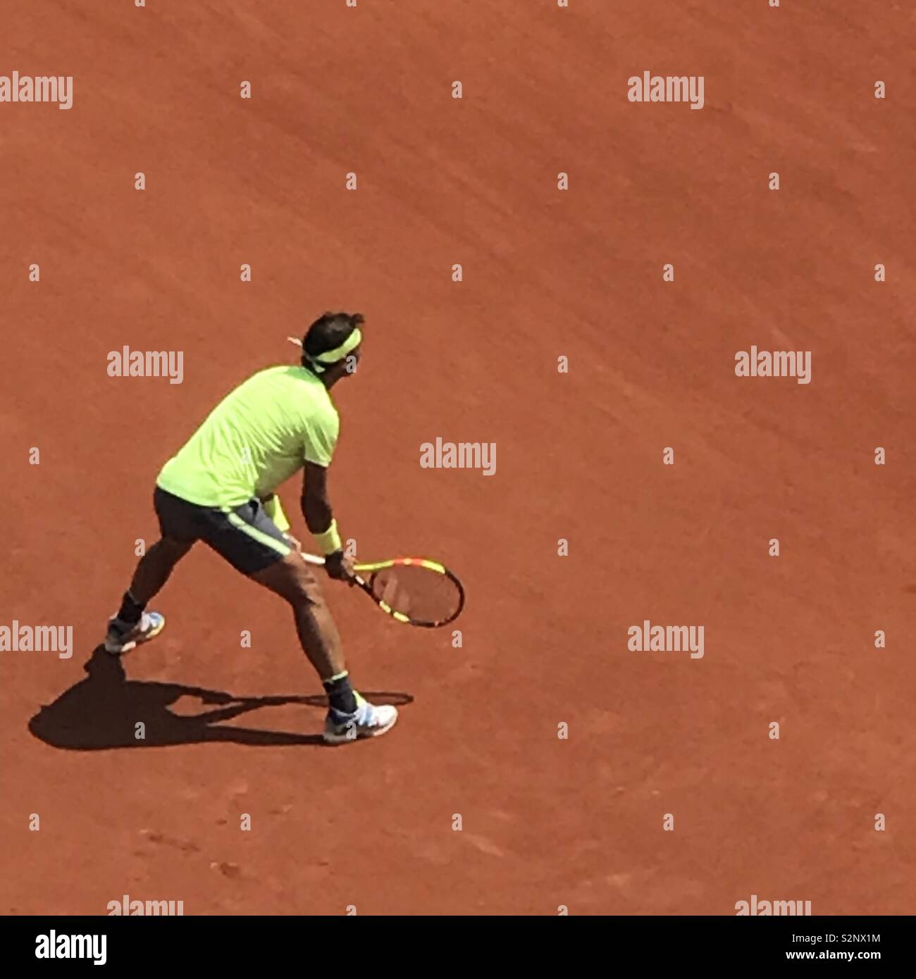 Rafael Nadal wartet zurückzukehren dienen 2019 French Open, French Open Stockfoto