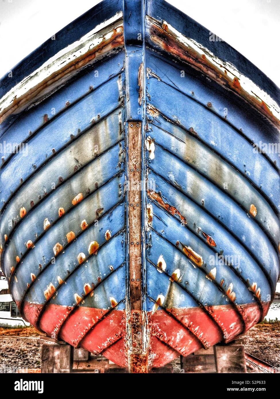 Verlassenes Boot in einer Werft, Schottland, Großbritannien Stockfoto