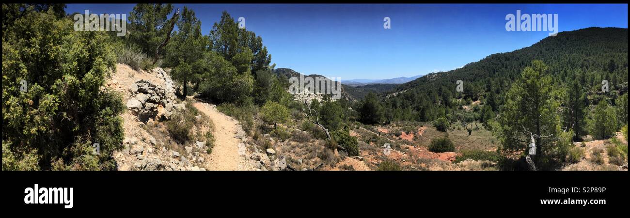 Der Blick von der Via Verde GR 171 Weg in der Nähe von Prat de Comte, Katalonien, Spanien. Stockfoto