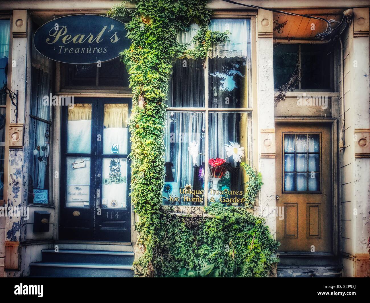 Vintage store Front in Harmar Dorf, Marietta, Ohio - Smartphone-aufgenommenes Stockfoto
