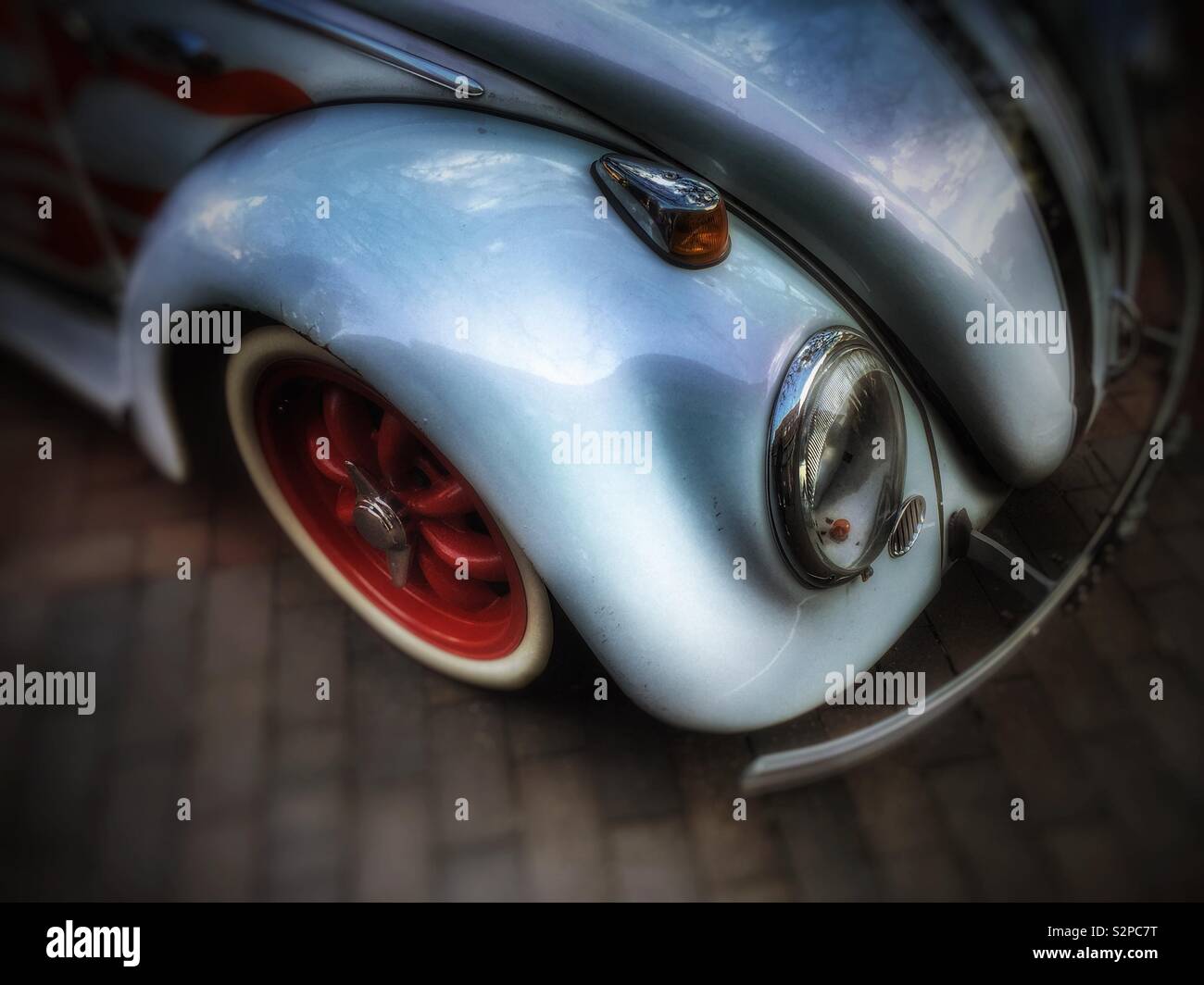 Vintage Volkswagen Käfer Kotflügel und Scheinwerfer - Smartphone-aufgenommenes Stockfoto