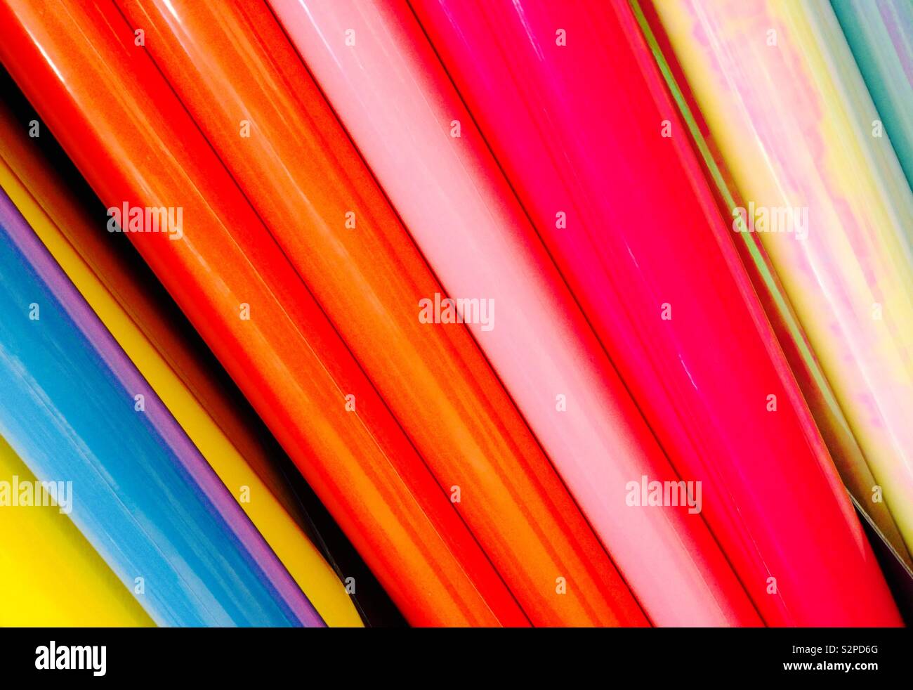 Glanzendes Geschenkpapier Stockfotos Und Bilder Kaufen Alamy
