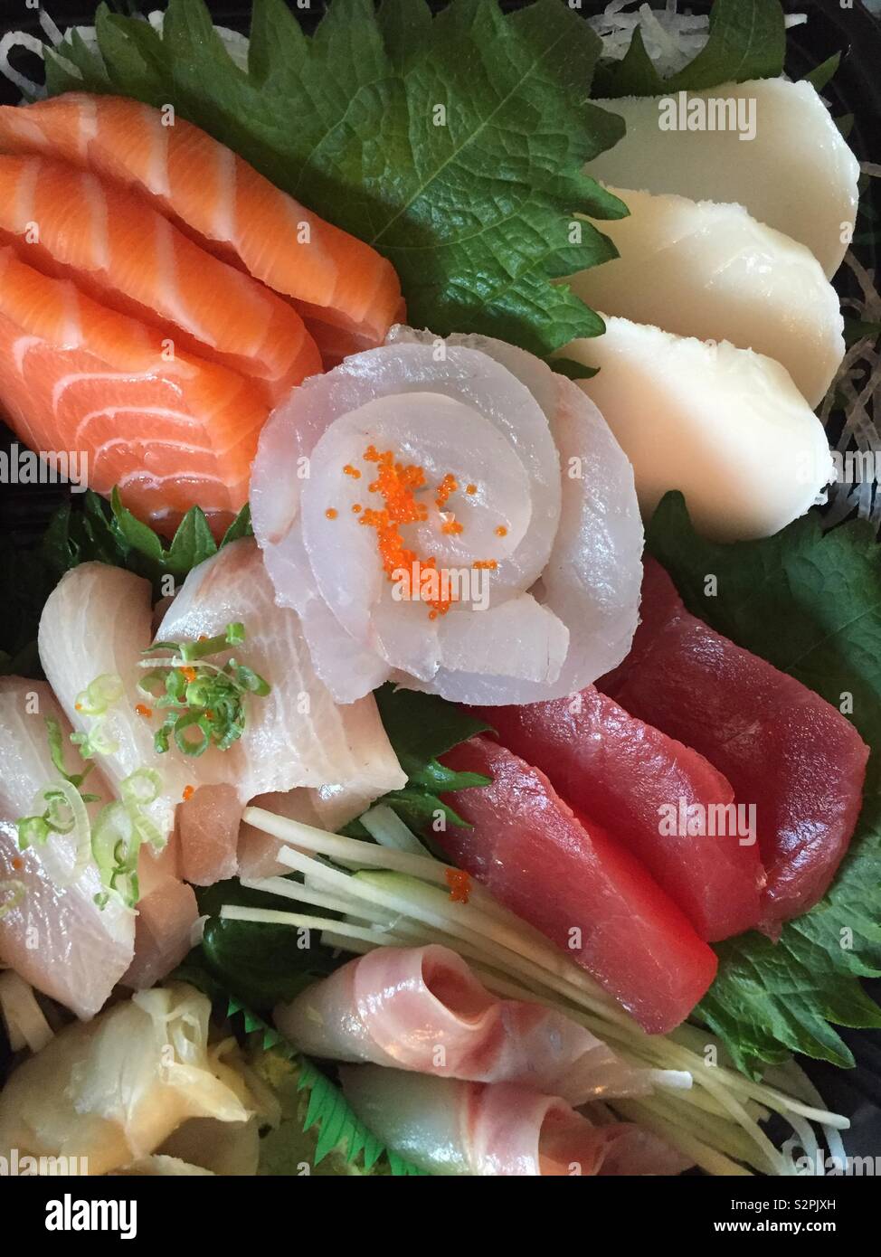 Eine japanische Lieferung Essen von frischem Sashimi Stücke, USA Stockfoto