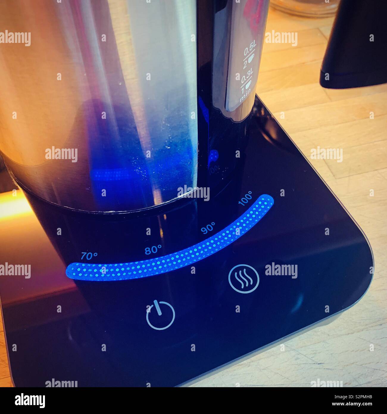 Bosch Temperaturregelung Wasserkocher Stockfoto