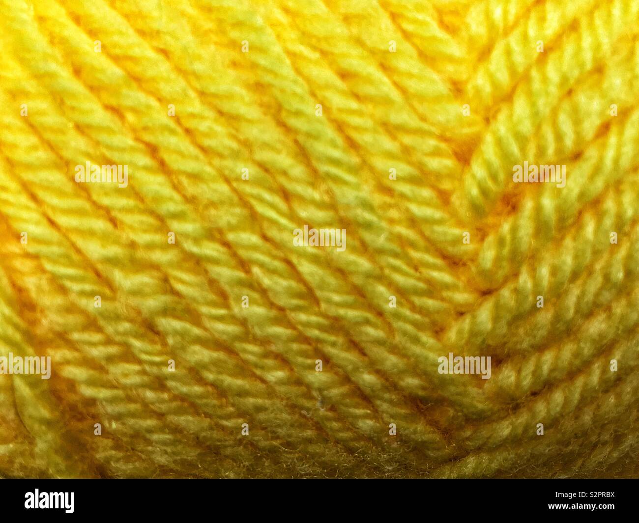 Full Frame Detailansicht leuchtend gelben Garn. Stockfoto