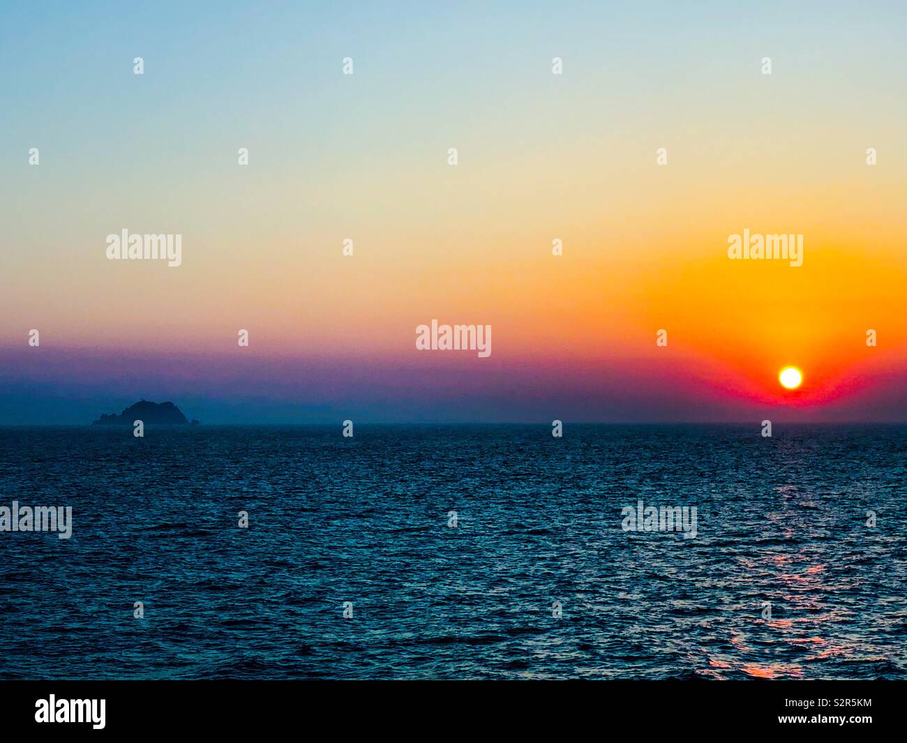 Sonnenuntergang in der East China Sea in der Nähe von Daegu, Südkorea Stockfoto
