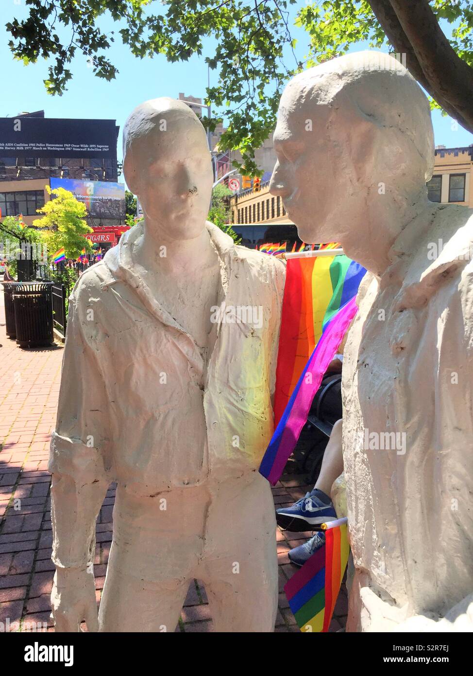 Männliche Skulpturen von George Segal am Stonewall National Monument, Greenwich Village, New York City, USA Stockfoto