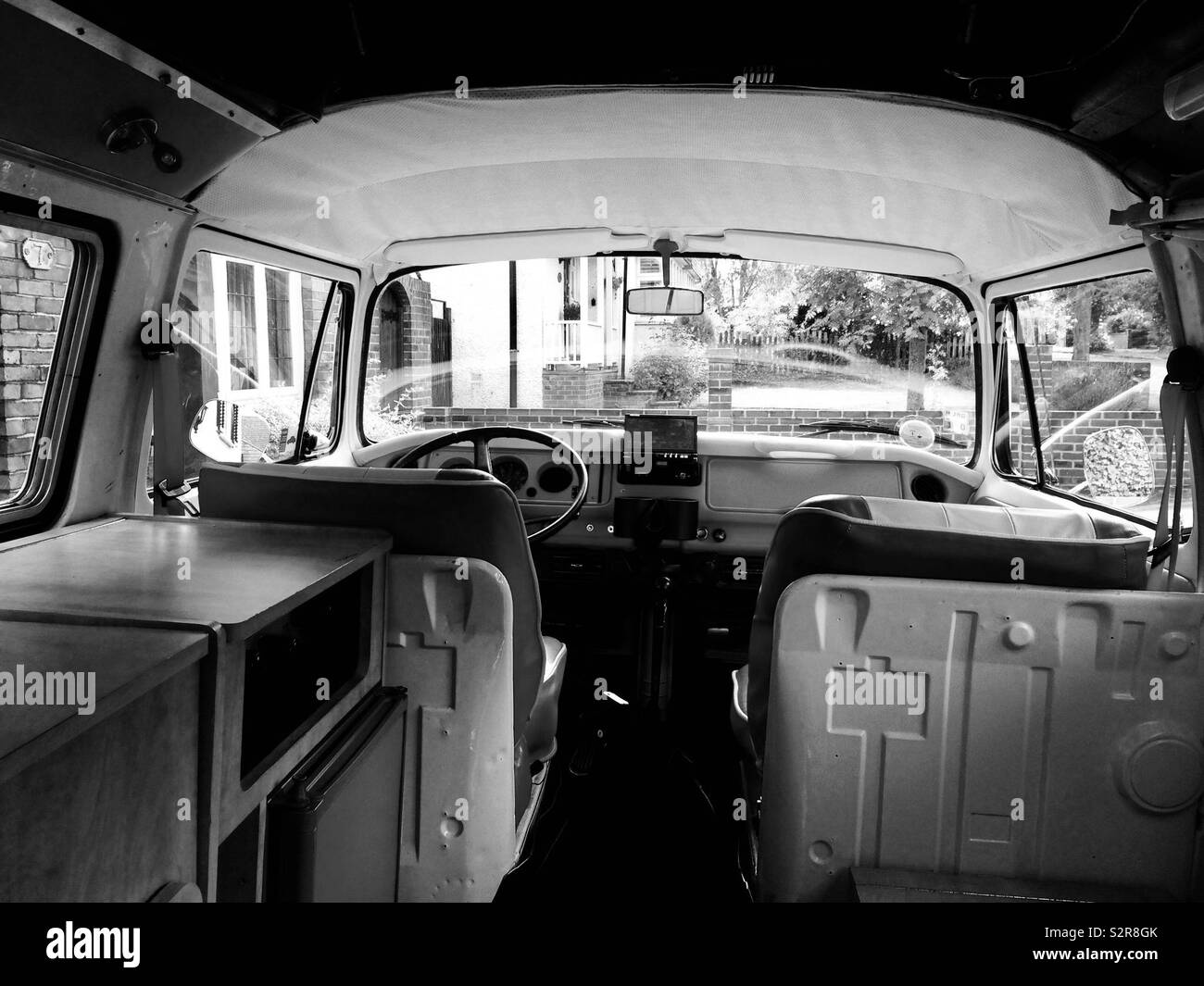 Im Inneren des Jahrgangs 1960 VW Camper van Stockfoto