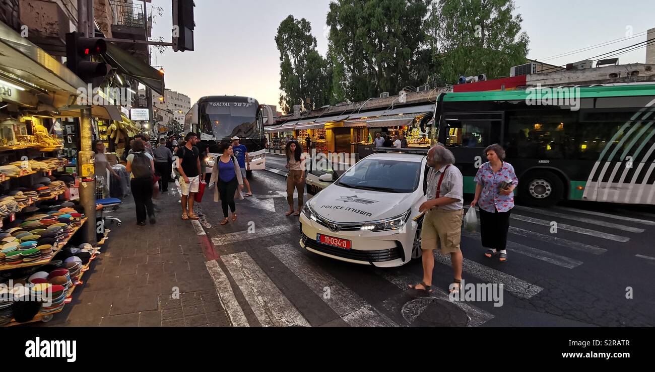 Eine plötzliche Blockade Polizei auf Agripas Street in Jerusalem. Stockfoto