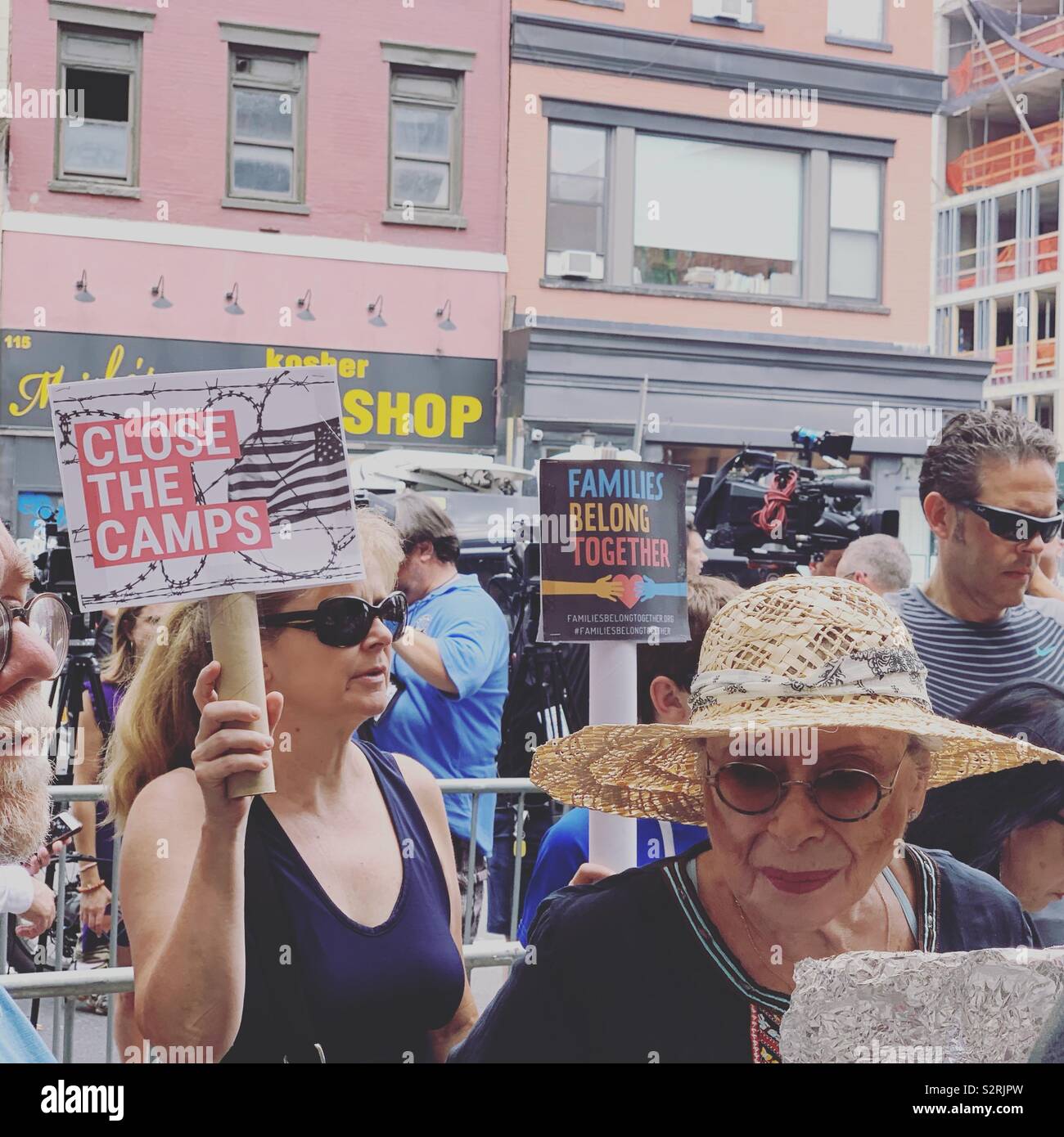 Juli 2, 2019. In der Nähe der Camps Rallye, Nahen Stiftskirche, Manhattan, New York City, New York, United States. Stockfoto