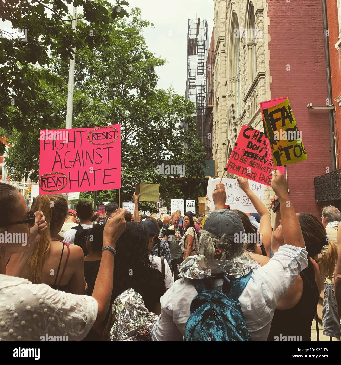 Juli 2, 2019. In der Nähe der Camps Rallye, Nahen Stiftskirche, Manhattan, New York City, New York, United States. Stockfoto