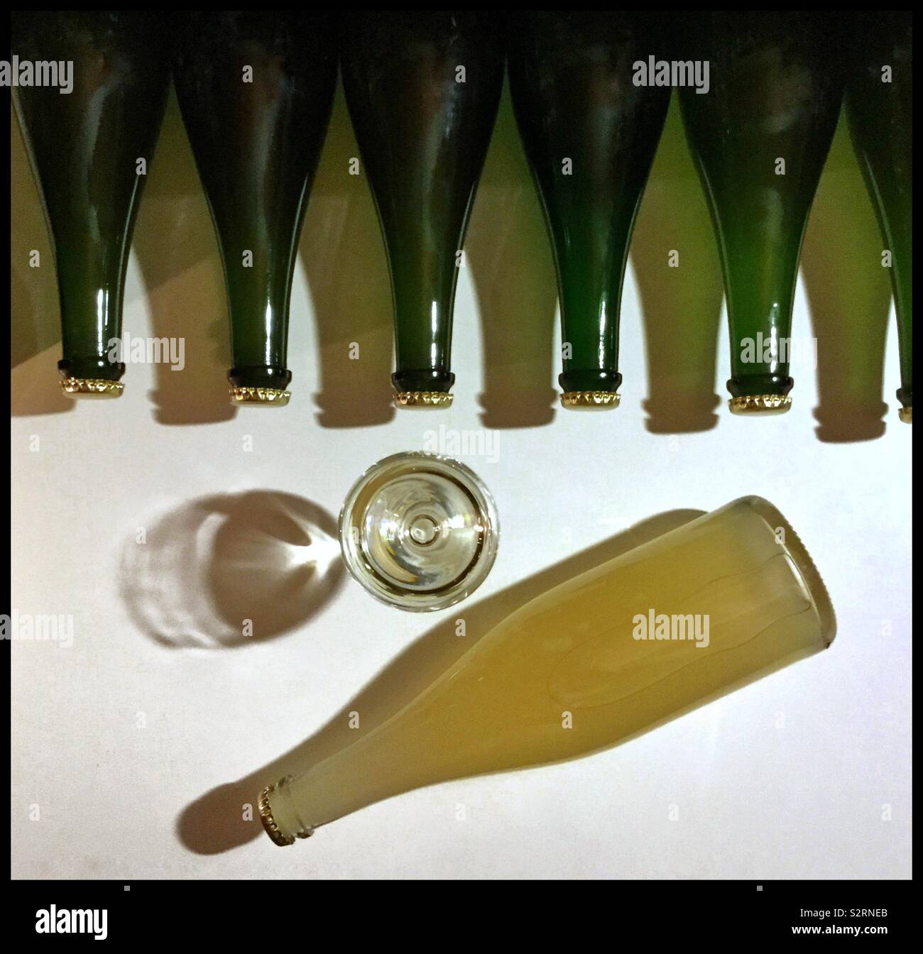 Flasche gären Parellada base Wein Schaumwein, Katalonien, Spanien zu machen. - Smartphone-aufgenommenes Stockfoto