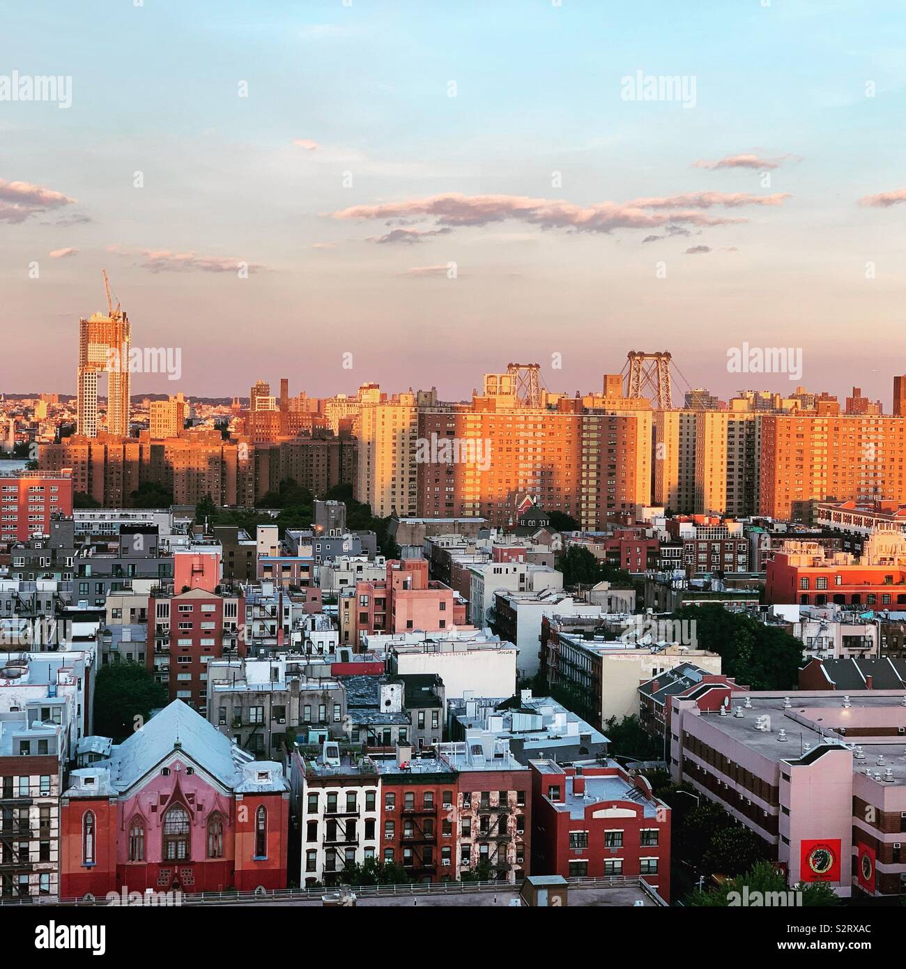 Ein Sonnenuntergang Blick von der Lower East Side, New York City - Smartphone-aufgenommenes Stockfoto