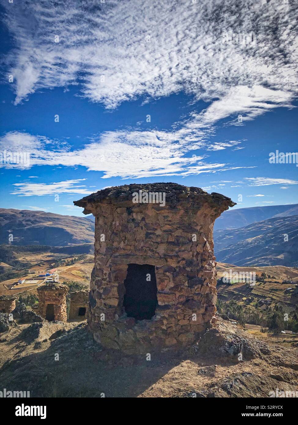 Ein Prä-inka Zivilisation Zivilisation Grab oder chullpa an ninamarka oder Ninamarca, Cusco Cusco Region, Paucartambo Provinz, Colquepata Bezirk, Peru Peru Südamerika. Stockfoto