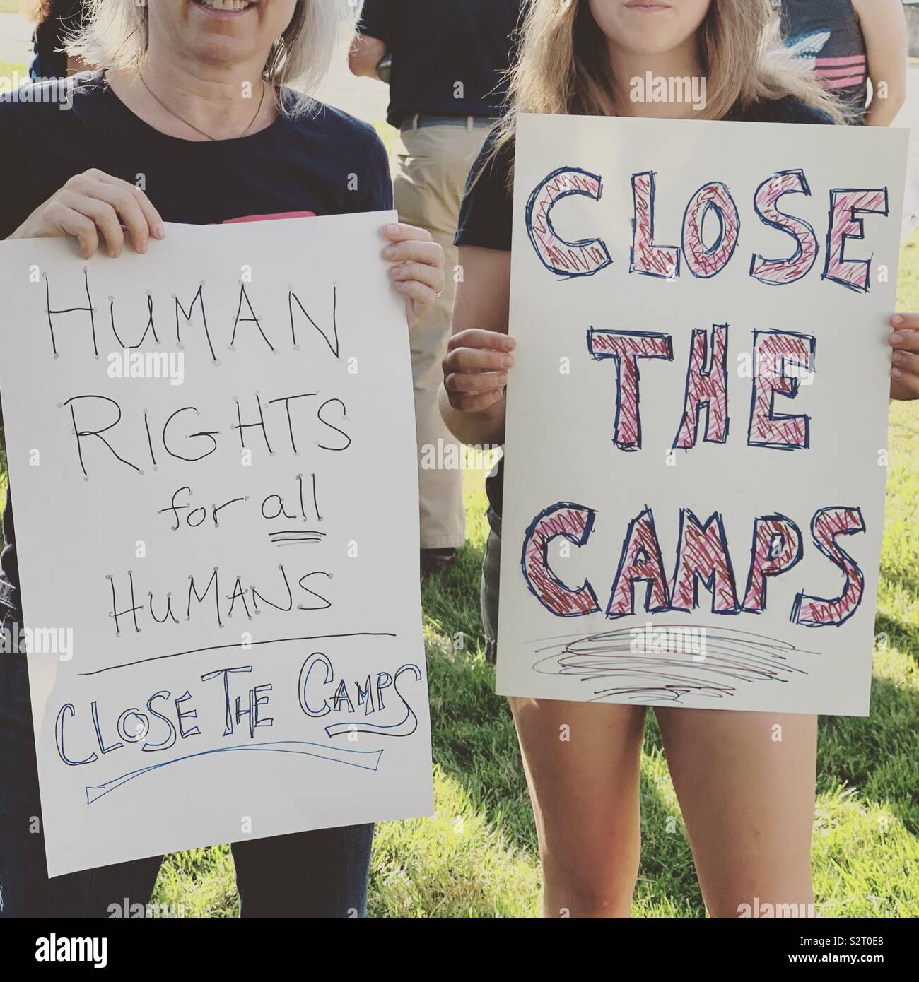 12. Juli, 2019. Leuchten für Liberty Protest außerhalb des Franklin County Jail, Greenfield, Massachusetts, United States. - Smartphone-aufgenommenes Stockfoto