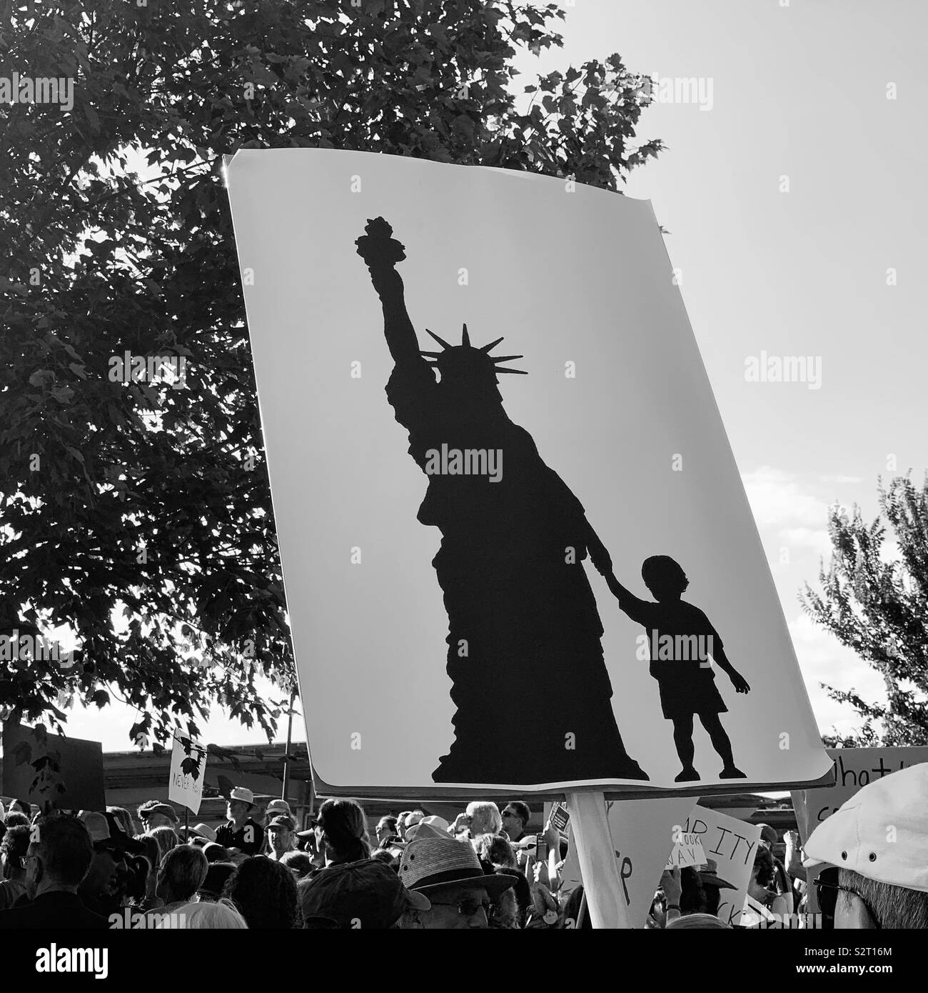 12. Juli, 2019. Leuchten für Liberty Protest außerhalb des Franklin County Jail, Greenfield, Massachusetts, United States. Stockfoto