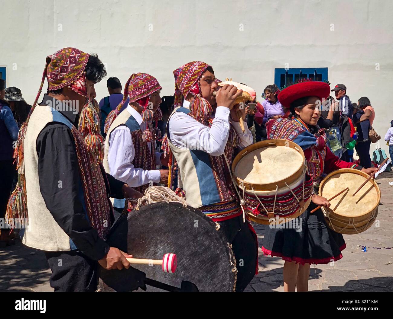 Peruanische Musiker mit Schlagzeug und Muschel spielen während der Inti Raymi oder Inti Raymi' rata Sun Festival in Cuzco Cuzco Peru Peru. Stockfoto