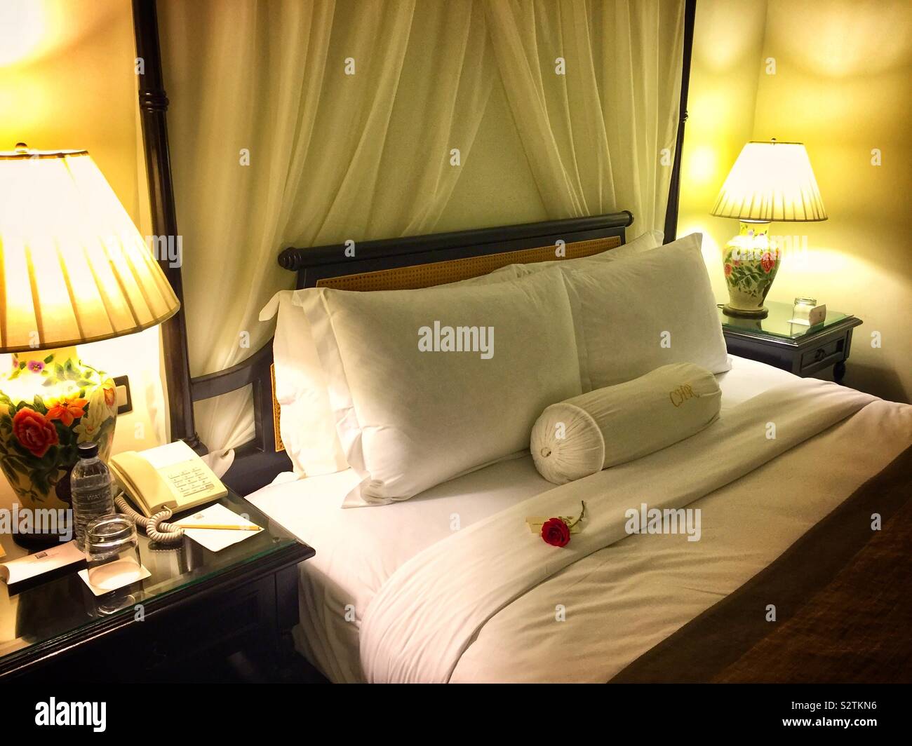 Ein Schlafzimmer an der Cameron Highlands Resort, Cameron Highlands, Malaysia - Smartphone-aufgenommenes Stockfoto