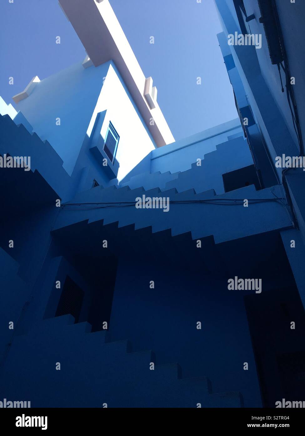 Geometrische blaues Gebäude Stockfoto
