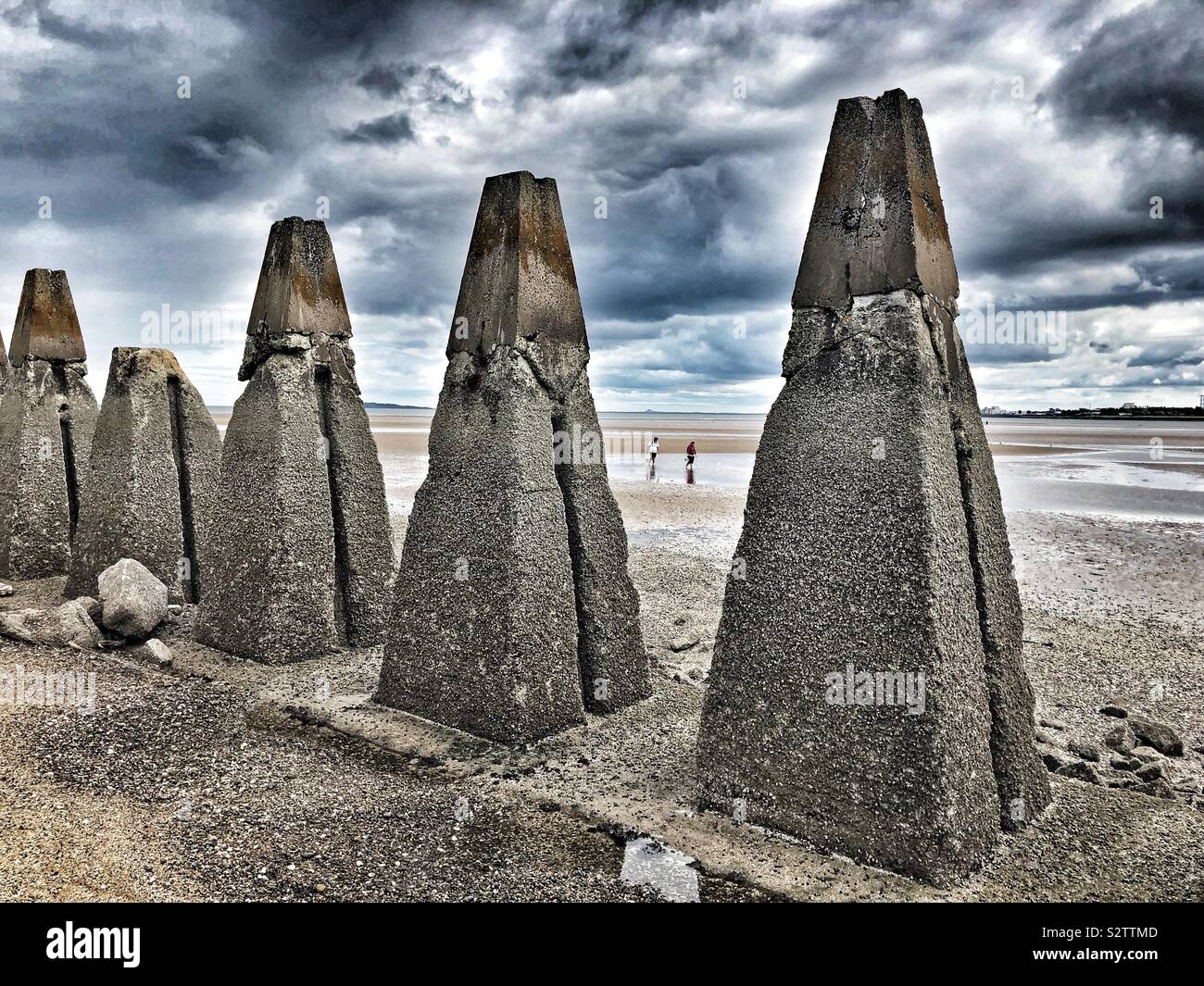 Cramond Causeway bei Ebbe, Edinburgh Stockfoto