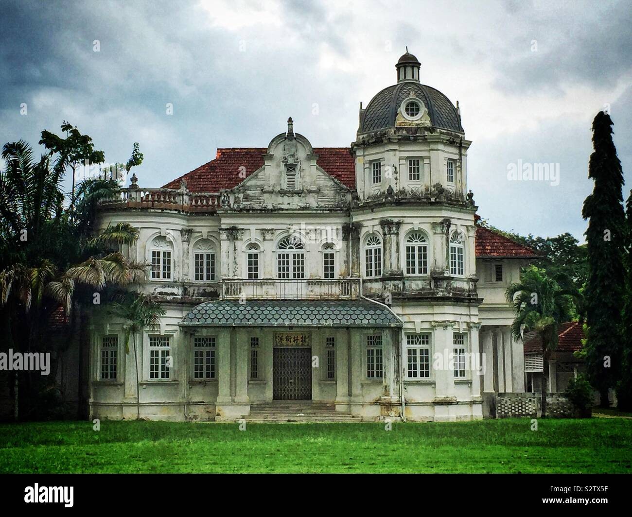 Woodville, einem Herrenhaus 1925 an der Jalan Sultan Ahmad Shah (ehemals Northam Road), Georgetown, Penang, Malaysia - Smartphone-aufgenommenes Stockfoto