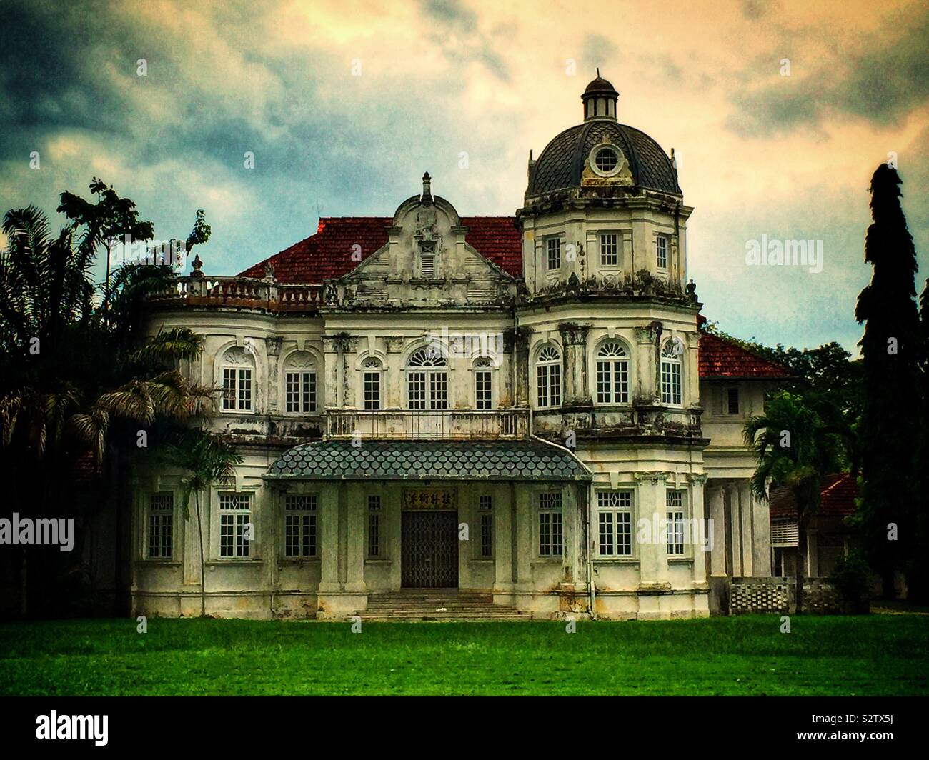 Woodville, einem Herrenhaus 1925 an der Jalan Sultan Ahmad Shah (ehemals Northam Road), Georgetown, Penang, Malaysia - Smartphone-aufgenommenes Stockfoto