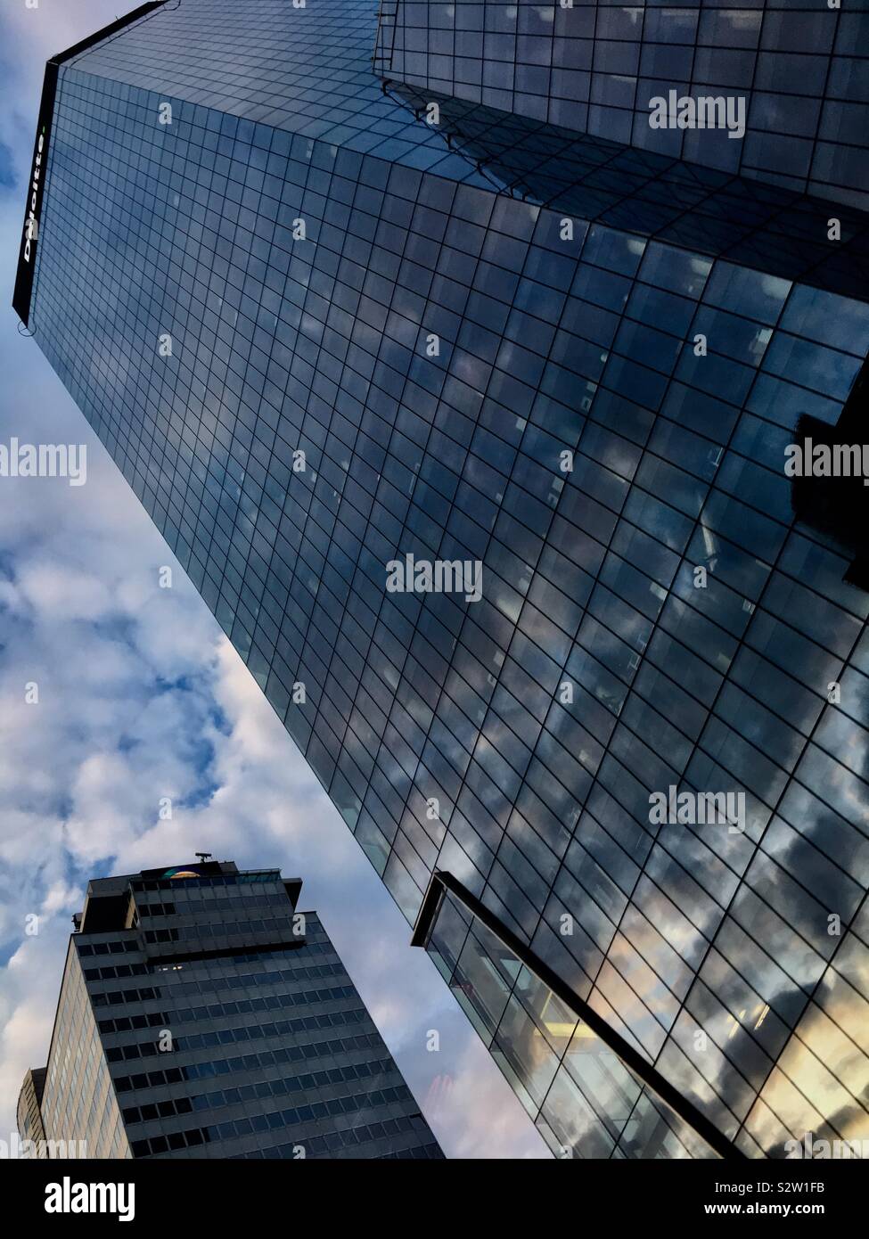 Gebäude - Smartphone-aufgenommenes Stockfoto