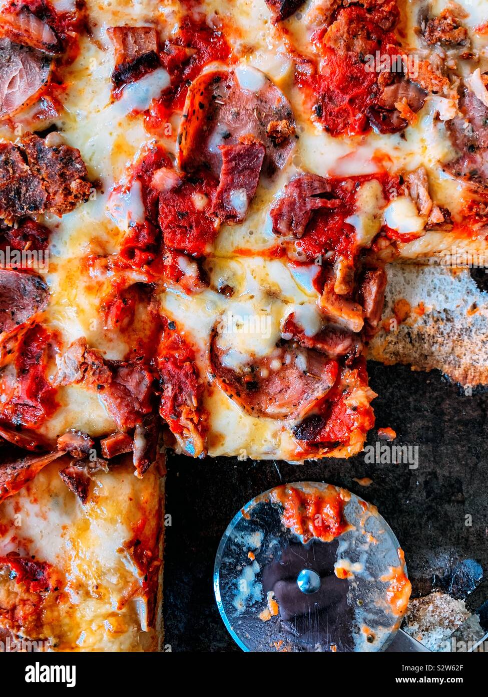 Fleisch fest Pizza Stockfoto