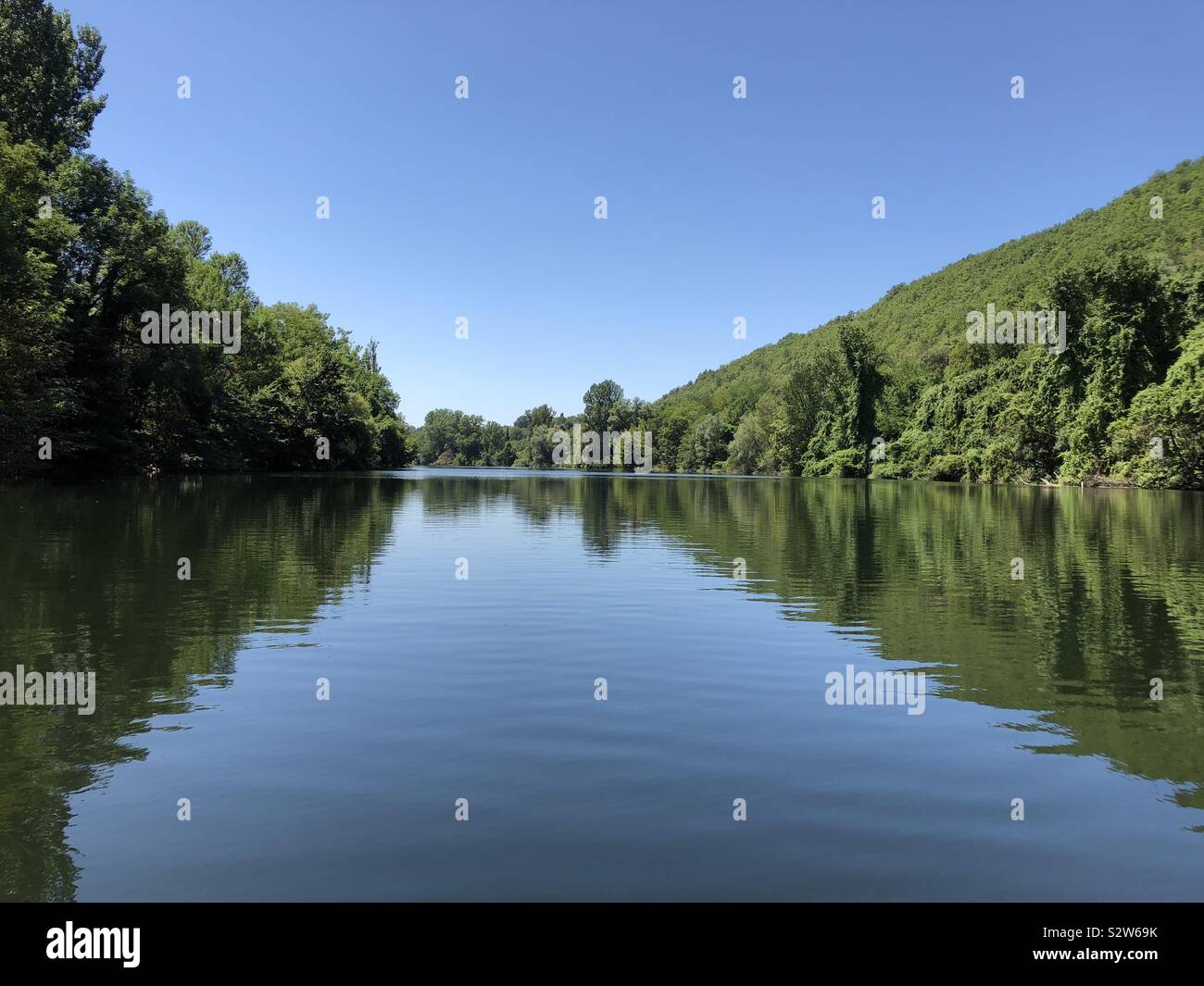 Der Fluss Lot in einer ruhigen sonnigen Tag - Smartphone-aufgenommenes Stockfoto